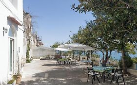 Casa Nina- Camere Con Vista Mare E Terrazza A Raito, Costiera Amalfitana